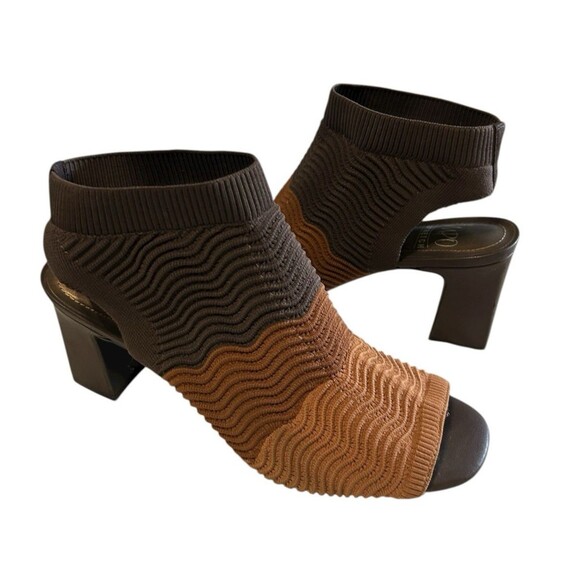 Impo Viola Stretch Brown Tan Chevron Knit Block Heels Peep Toes Sandals 11M - Picture 3 of 13